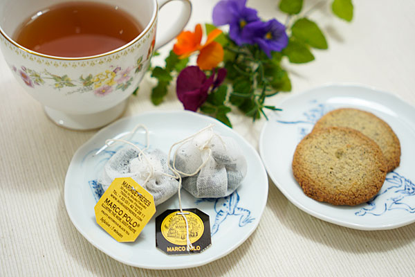 マリアージュフレールの紅茶「マルコポーロ」モスリンコットン ティーバッグと、紅茶のサブレ「アールグレイ インペリアル」