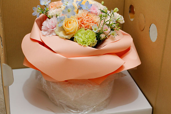 ペタロ・ローザ花束の配送ボックス