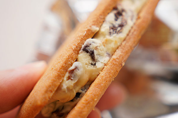 六花亭 バターサンド 断面